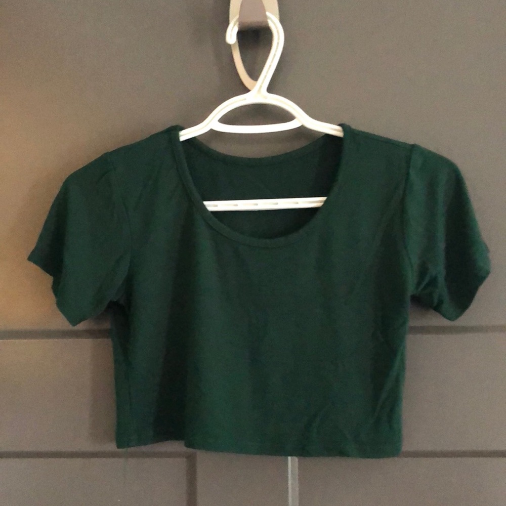 3/$20 or FREE with purchase of 2 or more Items. Green Unbranded crop TShirt